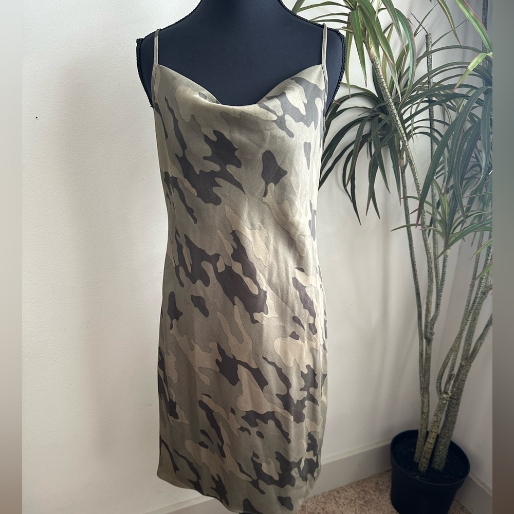 Banana republic Camouflage midi Slip Dress green satin camo print xs cowl neck